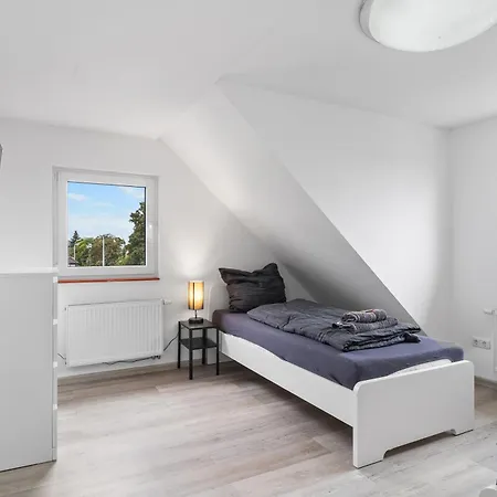 Ba02 Dachgeschoss Apartment! شقة *